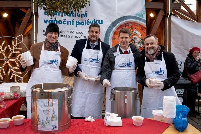 Vánoční polévka na náměstí zahřeje v žaludku i na srdci