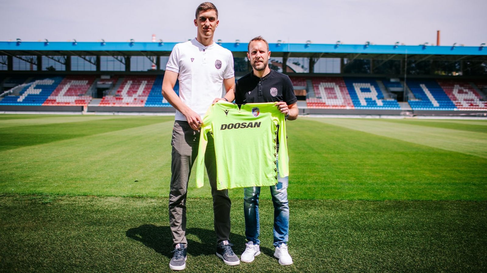Do Viktorie míří z Rakouska gólman a obránce
