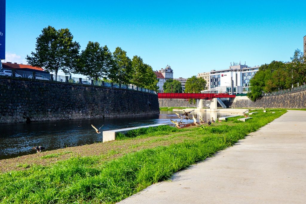 obrázek: Plzeň má svou novou Náplavku na Radbuze, vybízí k relaxaci i aktivitám  