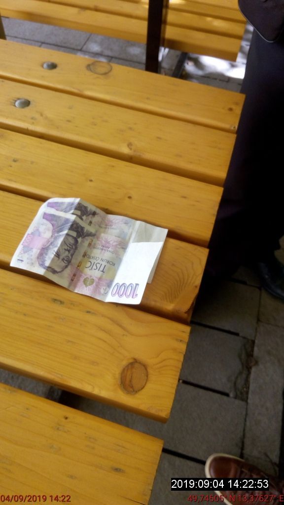 obrázek: Poctivý Syřan odevzdal v Plzni nalezené dvoutisícovky