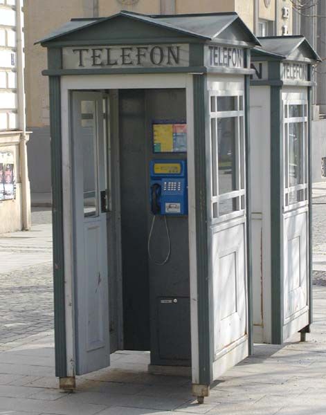 Telefonní budky v Rokycanech mají sloužit i jako místa první pomoci