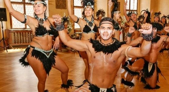 Mezinárodní folklor a kulturní poklady z Rapa Nui
