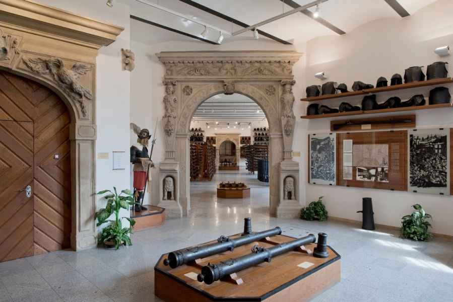 Plzeňská zbrojnice znovu otevřena - muškety z třicetileté války na vlastní oči