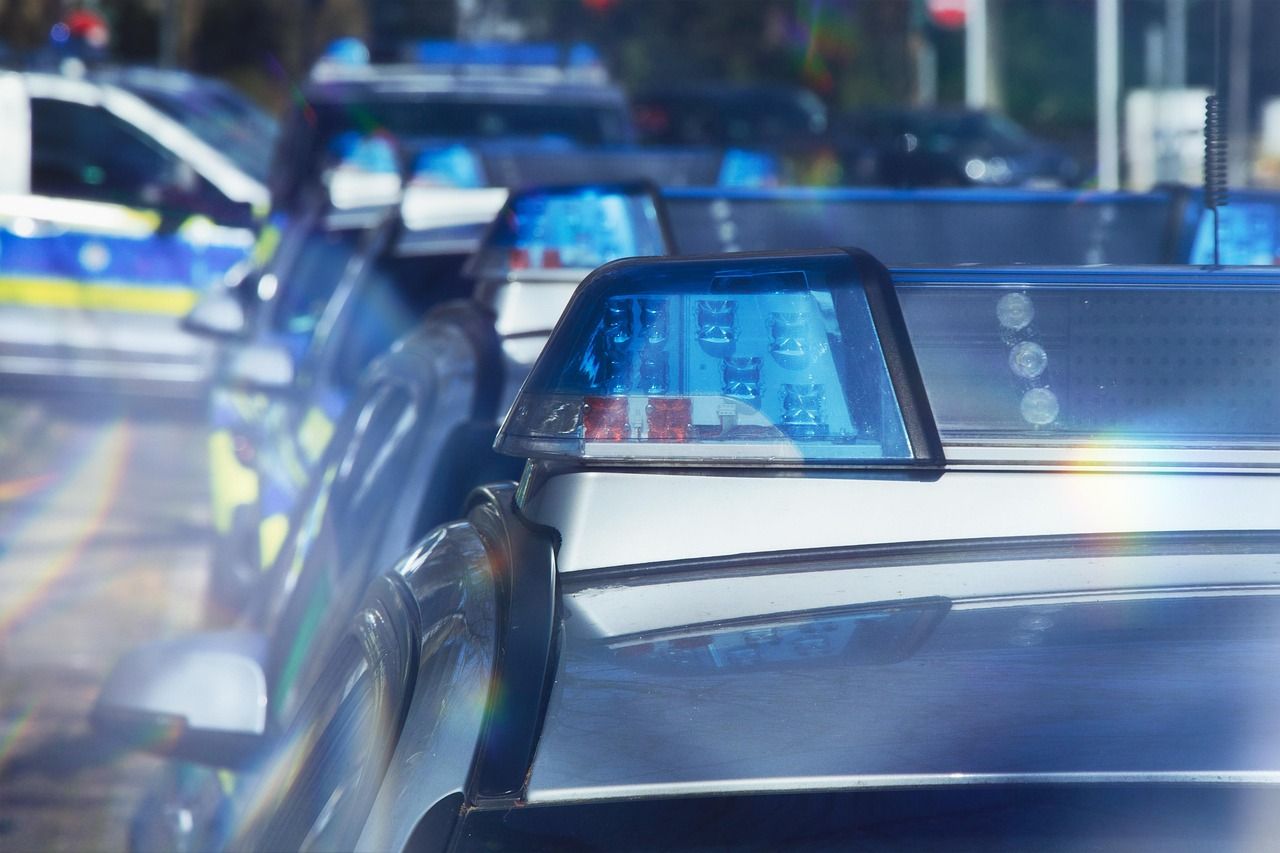 Policie střílela po zloději auta na Manětínské ulici