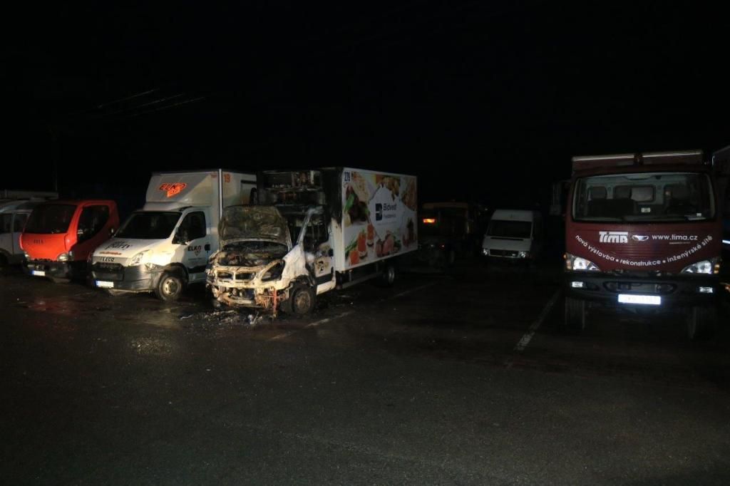 V Kaznějově hořely dva kamiony, škoda milion