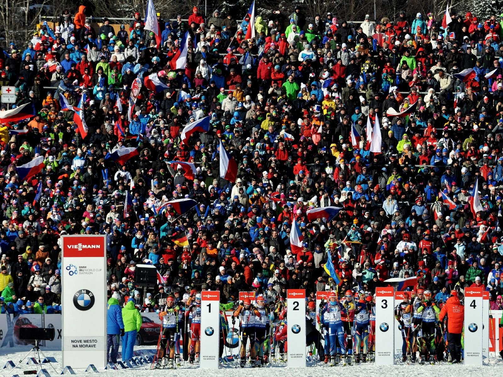 Zaplněná část tribuny v Novém Městě na Moravě při SP 2015 Zaplněná část tribuny v Novém Městě na Moravě při SP 2015