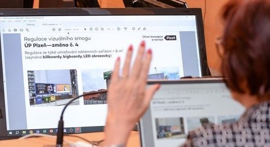 Plzeň omezí reklamu: lepší prostředí a historická harmonie
