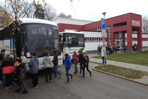 Foto: Během mezinárodního filmového festivalu JUNIORFEST 2018 přepravily autobusy plzeňského ČSAD 2150 dětí z 25 škol