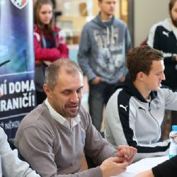Viktoriáni se podepisovali v plzeňské Olympii