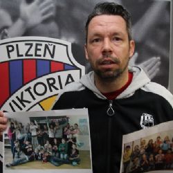 Viktorka do škol: Pavel Horváth losoval výherce soutěže „Chceme tě na stadionu“