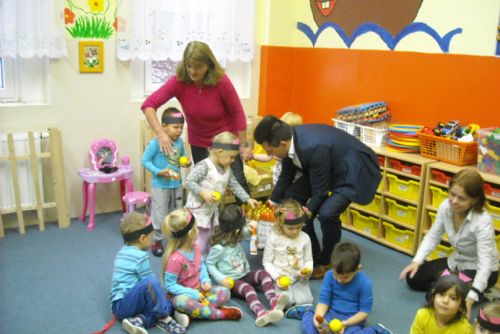 Foto: Děti z mateřských škol dostaly mikulášské dárky
