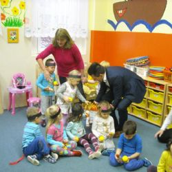 Děti z mateřských škol dostaly mikulášské dárky