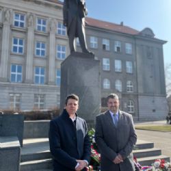 Na náměstí T. G. Masaryka v Plzni si dnes představitelé kraje, města a obvodu připomněli narození prvního československého prezidenta Tomáše Garrigua Masaryka