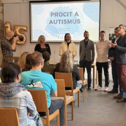Putovní výstava ukazuje život dětí s autismem a jejich sourozenců