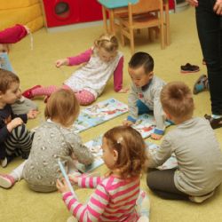 Vedení obvodu navštívilo děti s mikulášskou nadílkou
