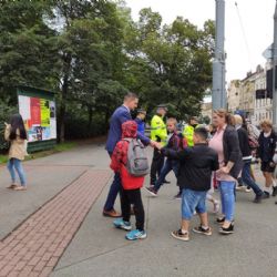 Vedení obvodu přivítalo malé školáky a spolu policií kontrolovalo bezpečnost na přechodech