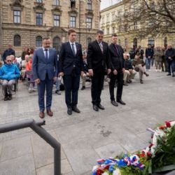 Vedení obvodu vzpomnělo na hrdiny, kteří bojovali za naši svobodu