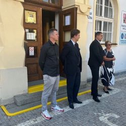Zástupci Městského obvodu Plzeň 3 uctili s žáky Benešovy školy v Plzni památku prezidenta Edvarda Beneše