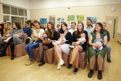 obrázek:Na Čtyřce jsme přivítali opět nové občánky