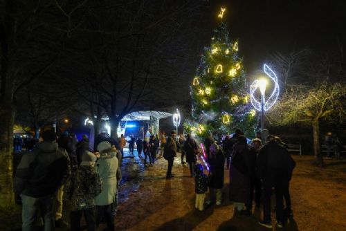 obrázek:Téměř čtyři tisíce lidí se vydaly na dvoudenní Advent na Čtyřce