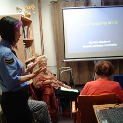Metodici prevence kriminality z Odboru analýzy a prevence kriminality Městské policie Plzeň navštívili chráněné obydlí v Domově sv. Zity