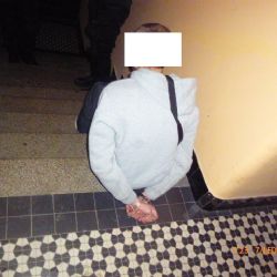 Výtržník řádil v sobotu ráno v bytovém domě