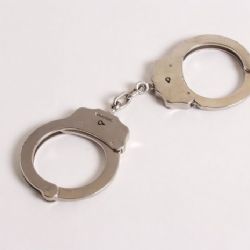 Lidé pomohli strážníkům při zadržení agresivního muže, patří jim dík