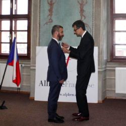 Absolvent ZČU oceněn francouzským státním vyznamenáním