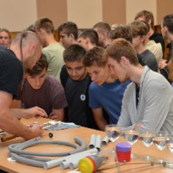 Mladí příznivci přírodních věd se setkali na Dni s fyzikou