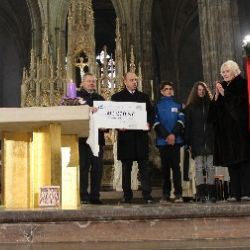 Na projekt Věda, která léčí, věnovala Stonožka půl milionu korun