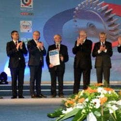 Profesor Stanislav Hosnedl z FST získal Zlatou medaili za celoživotní tvůrčí technickou práci