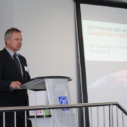 Rektor Holeček se zúčastnil otevření ZF Engineering