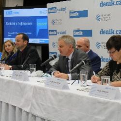 Rektor Holeček se zúčastnil panelové diskuse s hejtmanem