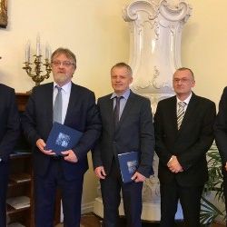 Rektor ZČU podepsal smlouvu s ministrem školství o česko-německé spolupráci ve vzdělávání mládeže