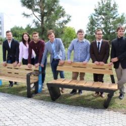 Studenti vymysleli chytré lavičky pro univerzitní kampus