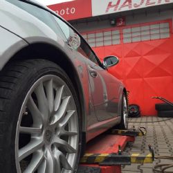 Řidiči s přezouváním pneumatik na zimu vyčkávají