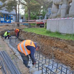 22. ZŠ v Doubravce se dočkala úpravy prostoru před hlavním vchodem