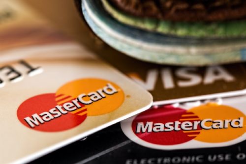 Foto: 3 (ne)výhody používání platební karty a bankovního účtu