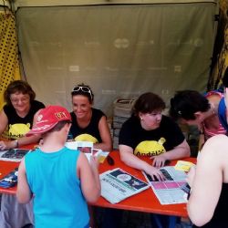 Andělé se v loňském roce činili. Dobrovolníci budou třeba na Festival světla i další akce 