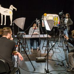 Animánie pozpátku. Začíná slavnostním zakončením a končí zahájením