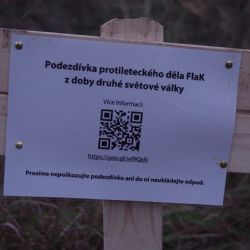 Archeologové odkrývali u Skvrňan podezdívku děla z druhé světové války