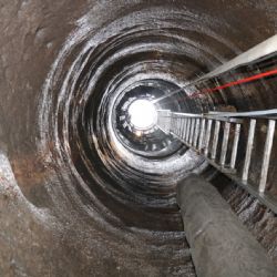 Archeologové v Plzni objevili studnu ze 13. století