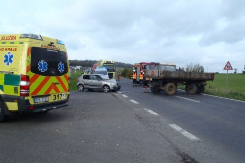 Auto se u Spáňova srazilo s traktorem