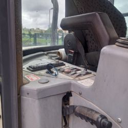 Bagrista nechal na Doubravce klíčky v zapalování