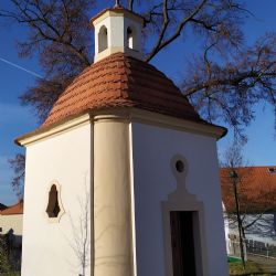 Barokní kaple na božkovské návsi je v novém