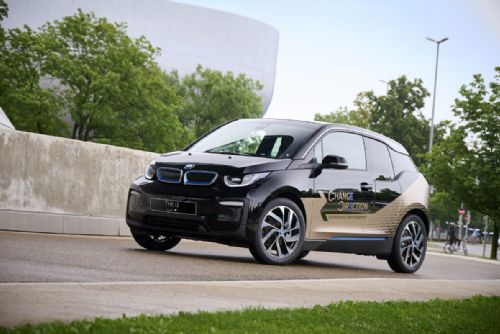 Foto: BMW testuje vozy s obousměrným nabíjením