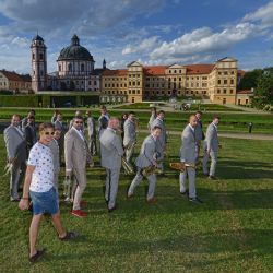 Březnová Beseda: Festival Kolem světa, Tonya Graves, Vojta Dyk, divadlo i film