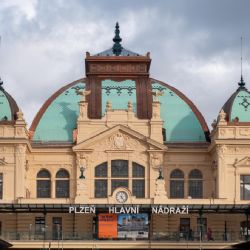 Budova plzeňského hlavního nádraží se v pátek otevírá cestujícím