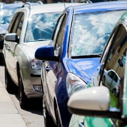 Buďte ohleduplní při parkování, žádají Plzeňany hasiči i strážníci