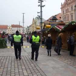 Čas předvánočních krádeží je tu. Strážníci hlídkují nejen na trzích
